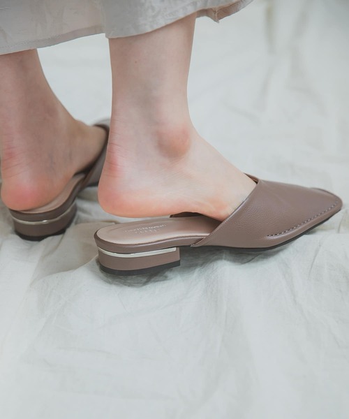 ITEMS URBANRESEARCH（アイテムズ アーバンリサーチ）の「スクエアミュール（その他シューズ・レディース・オフホワイト/グレー系その他/ブラック・23.5/24.5）」の6枚目の写真