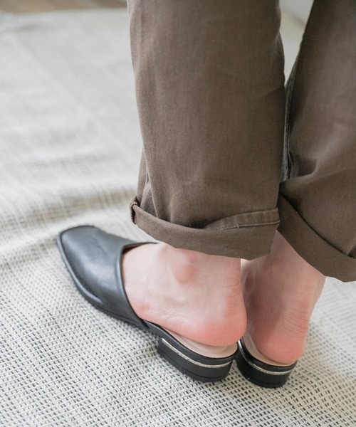 ITEMS URBANRESEARCH（アイテムズ アーバンリサーチ）の「スクエアミュール（その他シューズ・レディース・オフホワイト/グレー系その他/ブラック・23.5/24.5）」の5枚目の写真