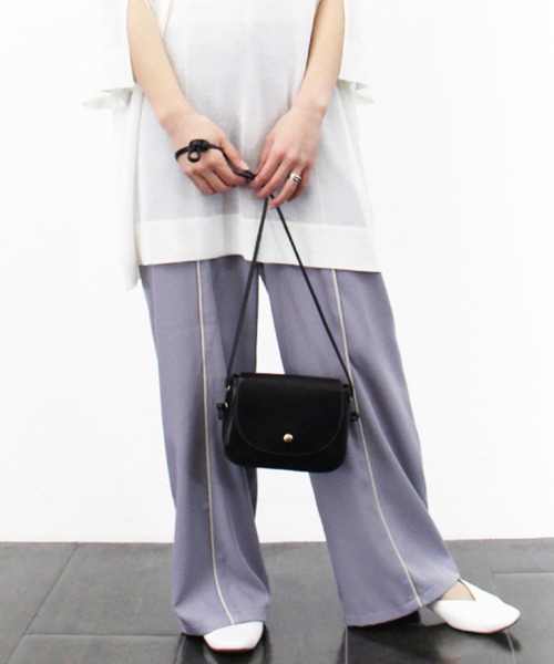 STYLEBLOCK(スタイルブロック)の「ツイル合皮パイピングパンツ(その他パンツ・レディース・グリーン系その他/ブラック/ラベンダー/ライトベージュ・M)」の4枚目の写真