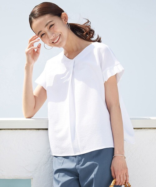 J.PRESS(ジェイプレス)の「【抗菌防臭・吸水速乾】サッカージャージー Vネック カットソー(Tシャツ/カットソー・レディース・ホワイト系/ライトグレー系/ライトグレー系1/カーキ系1/ネイビー系1/スモーキーグリーン系・T13/T15)」の2枚目の写真