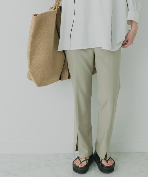 KBF+(ケービーエフプラス)の「KBF+ スリットスリムパンツ(その他パンツ・レディース・ホワイト系その他/グリーン系その他/ブルー系その他・38/36)」の2枚目の写真