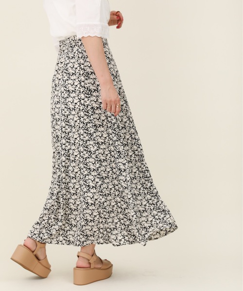 sakishimatokyo(サキシマトーキョー)の「【ZOZO限定】サキシマamp「花柄フレアロングスカート」(スカート・レディース・ブラック/ベージュ・FREE)」の2枚目の写真