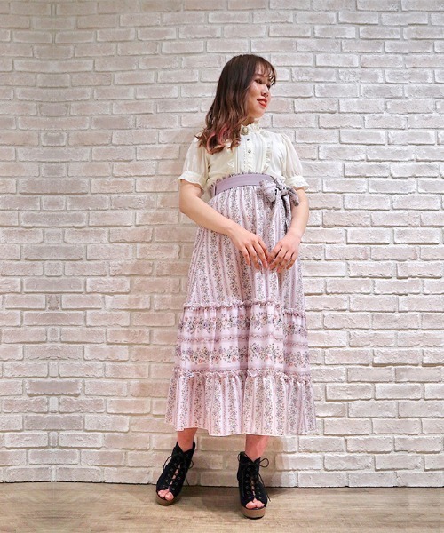 axes femme（アクシーズファム）の「ストライプフラワー柄スカート