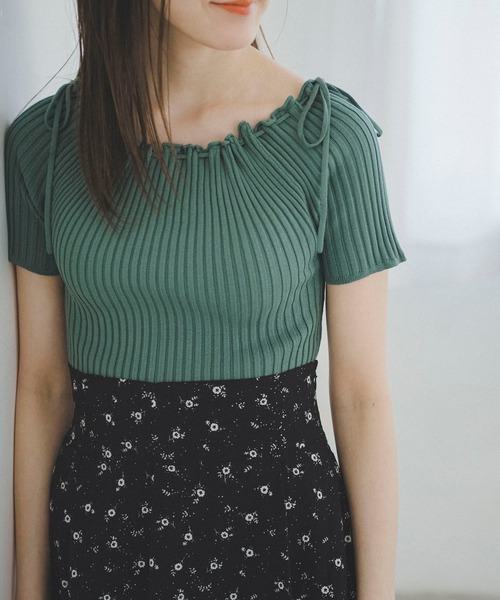 FREE'S MART（フリーズマート）の「◆2Wayオフショルリボンリブ半袖ニット（ニット/セーター・レディース・ブラック/ベージュ/イエロー/グリーン・FREE）」の3枚目の写真