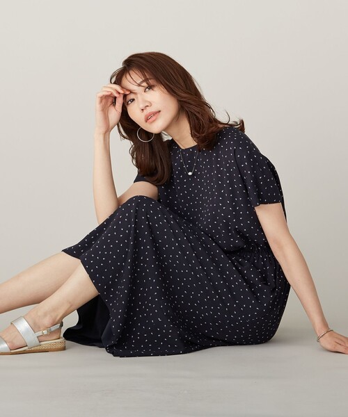 J.PRESS(ジェイプレス)の「【洗える】リバーシブル ポリエステル デシン ワンピース(ワンピース・レディース・グレー系5/ネイビー系5・T13/T15/T17)」の2枚目の写真