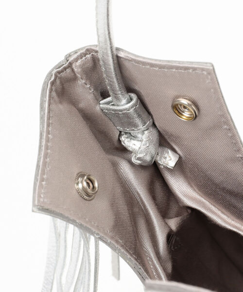 Demi-Luxe BEAMS（デミルクス ビームス）の「NOMADIS / BETTY メタリック ショルダーバッグ（ショルダーバッグ・レディース・シルバー・ONE SIZE）」の10枚目の写真