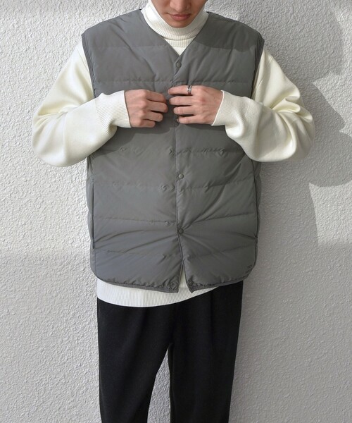 TAION（タイオン）の「【SHIPS any別注】TAION: リバーシブル ステッチレス インナー ダウンベスト◇（ダウンベスト・メンズ・ブラック/ベージュ/ネイビー/オリーブ/ブラック系その他/ダークブルー/グレー・SMALL/MEDIUM/LARGE/X-LARGE）」の16枚目の写真