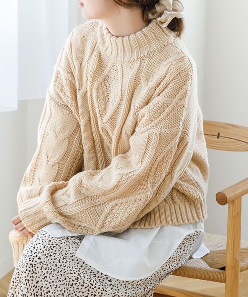SLURR(スラ―)の「【セット】ケーブルニット+ブラウスチュニック(ニット/セーター・レディース・モカ/ブラック/アイボリー/ライトベージュ・FREE)」の1枚目の写真