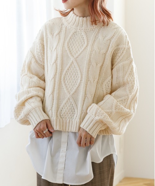 SLURR(スラ―)の「【セット】ケーブルニット+ブラウスチュニック(ニット/セーター・レディース・モカ/ブラック/アイボリー/ライトベージュ・FREE)」の2枚目の写真