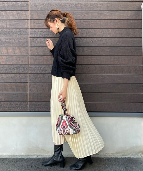 SLURR(スラ―)の「【セット】ケーブルニット+ブラウスチュニック(ニット/セーター・レディース・モカ/ブラック/アイボリー/ライトベージュ・FREE)」の10枚目の写真