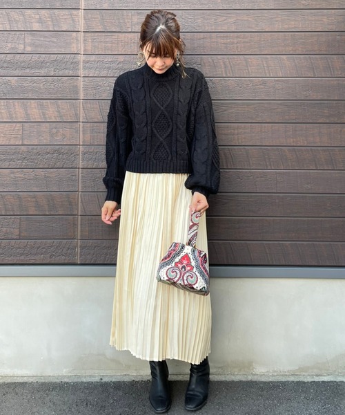 SLURR(スラ―)の「【セット】ケーブルニット+ブラウスチュニック(ニット/セーター・レディース・モカ/ブラック/アイボリー/ライトベージュ・FREE)」の9枚目の写真
