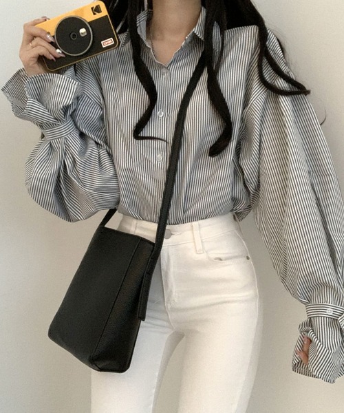 AMOUR BOX（アムールボックス）の「ボリュームスリーブストライプシャツブラウス（シャツ/ブラウス・レディース・ブラック/ブルー・FREE）」の5枚目の写真