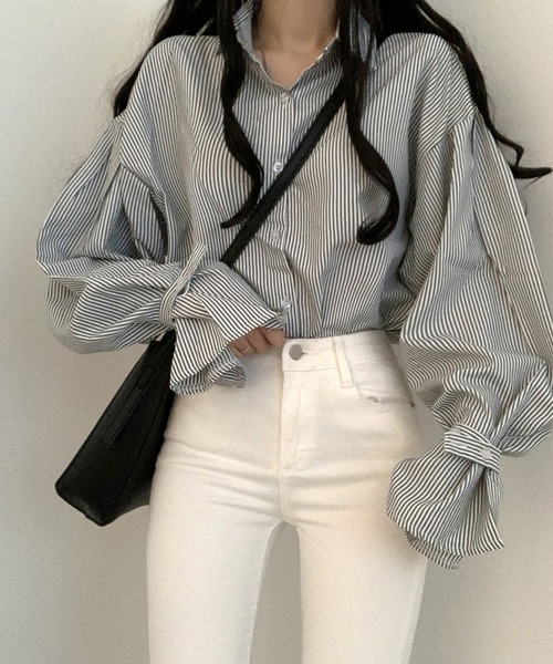 AMOUR BOX（アムールボックス）の「ボリュームスリーブストライプシャツブラウス（シャツ/ブラウス・レディース・ブラック/ブルー・FREE）」の13枚目の写真