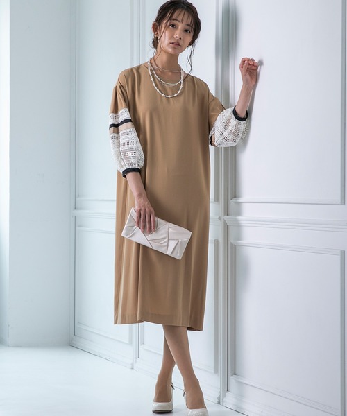 form forma（フォルムフォルマ）の「【WEB限定】≪着回し力抜群♪≫袖レース×サテンアクセントワンピース（ドレス・レディース・ベージュ/ネイビー・9号/13号）」の14枚目の写真