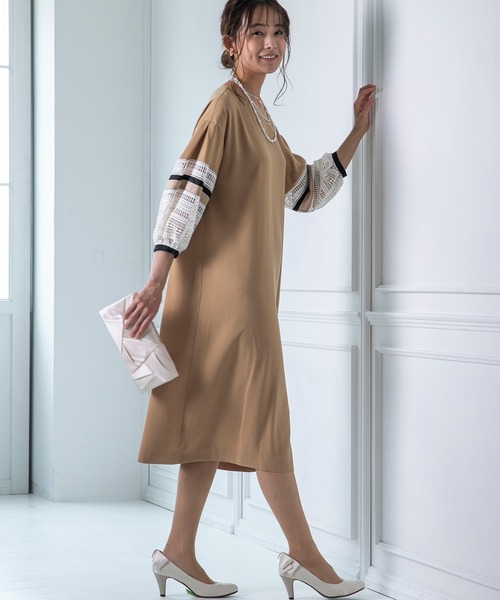 form forma（フォルムフォルマ）の「【WEB限定】≪着回し力抜群♪≫袖レース×サテンアクセントワンピース（ドレス・レディース・ベージュ/ネイビー・9号/13号）」の12枚目の写真