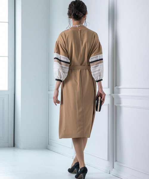 form forma（フォルムフォルマ）の「【WEB限定】≪着回し力抜群♪≫袖レース×サテンアクセントワンピース（ドレス・レディース・ベージュ/ネイビー・9号/13号）」の13枚目の写真