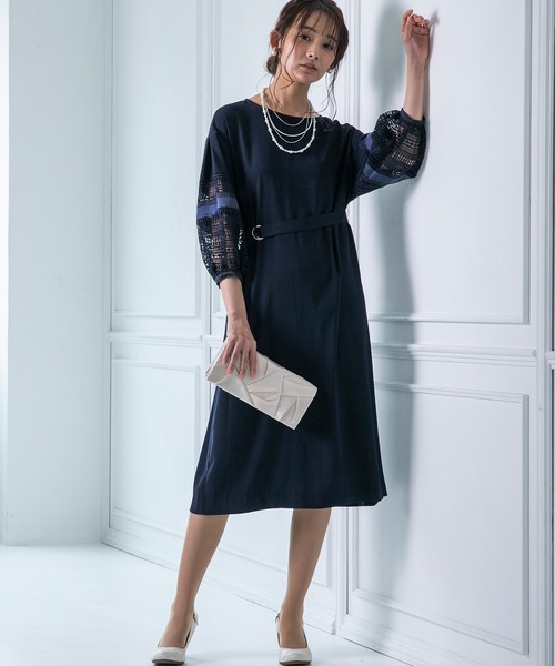 form forma（フォルムフォルマ）の「【WEB限定】≪着回し力抜群♪≫袖レース×サテンアクセントワンピース（ドレス・レディース・ベージュ/ネイビー・9号/13号）」の6枚目の写真