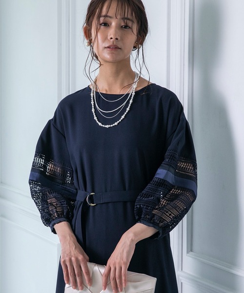 form forma（フォルムフォルマ）の「【WEB限定】≪着回し力抜群♪≫袖レース×サテンアクセントワンピース（ドレス・レディース・ベージュ/ネイビー・9号/13号）」の7枚目の写真