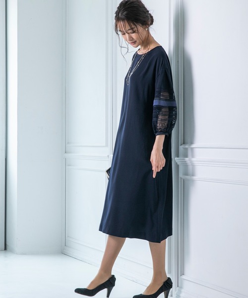 form forma（フォルムフォルマ）の「【WEB限定】≪着回し力抜群♪≫袖レース×サテンアクセントワンピース（ドレス・レディース・ベージュ/ネイビー・9号/13号）」の5枚目の写真