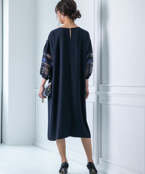 form forma（フォルムフォルマ）の「【WEB限定】≪着回し力抜群♪≫袖レース×サテンアクセントワンピース（ドレス・レディース・ベージュ/ネイビー・9号/13号）」の16枚目の写真