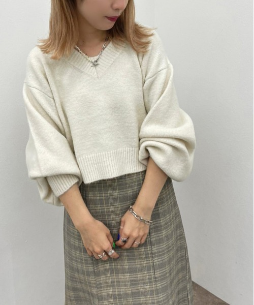 apres jour mignon（アプレジュールミニョン）の「ショートＶネックモチモチニットプルオーバー【ZOZOTOWN限定アイテム】（ニット/セーター・レディース・パープル/グリーン/ブルー/グリーン系その他3/ブルー系その他2/マスタード/レッド/ブラック/オレンジ系その他/アイボリー・X-LARGE/フリー）」の2枚目の写真