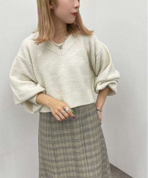 apres jour mignon（アプレジュールミニョン）の「ショートＶネックモチモチニットプルオーバー【ZOZOTOWN限定アイテム】（ニット/セーター・レディース・パープル/グリーン/ブルー/グリーン系その他3/ブルー系その他2/マスタード/レッド/ブラック/オレンジ系その他/アイボリー・X-LARGE/フリー）」の11枚目の写真