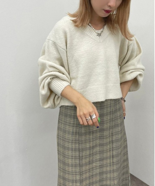 apres jour mignon（アプレジュールミニョン）の「ショートＶネックモチモチニットプルオーバー【ZOZOTOWN限定アイテム】（ニット/セーター・レディース・パープル/グリーン/ブルー/グリーン系その他3/ブルー系その他2/マスタード/レッド/ブラック/オレンジ系その他/アイボリー・X-LARGE/フリー）」の12枚目の写真