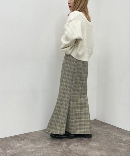 apres jour mignon（アプレジュールミニョン）の「ショートＶネックモチモチニットプルオーバー【ZOZOTOWN限定アイテム】（ニット/セーター・レディース・パープル/グリーン/ブルー/グリーン系その他3/ブルー系その他2/マスタード/レッド/ブラック/オレンジ系その他/アイボリー・X-LARGE/フリー）」の14枚目の写真