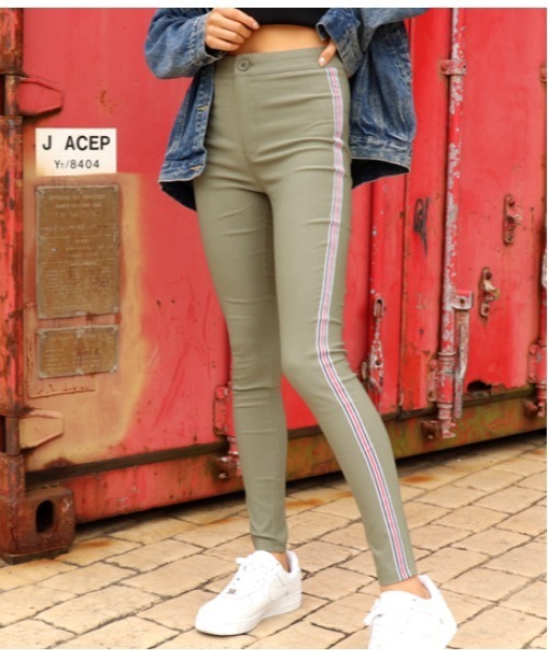 ANAP USA(アナップユーエスエー)の「サイドカラーラインストレッチパンツ(その他パンツ・レディース・カーキ・L)」の1枚目の写真
