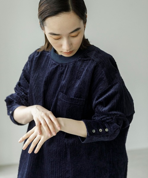 note et silence (ノートエシロンス)の「◇【 AMB100貨 】コーデュロイ プルオーバーシャツ(シャツ/ブラウス・レディース・ベージュ/ネイビー/カーキ・3)」の20枚目の写真