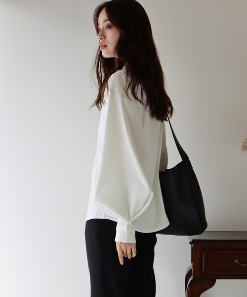 BLUEEAST(ブルーイースト)の「《新柄追加》スタンドカラーボリュームスリーブシャツ(シャツ/ブラウス・レディース・ブラック/ベージュ/オフホワイト/ブルー/ブラウン/ピンク/ブラウン系・MEDIUM)」の10枚目の写真