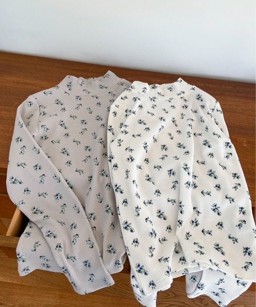 EPIMI E'PIMMY(エピミエピミー)の「フラワーサーマルハイネックプルオーバー(Tシャツ/カットソー・レディース・グレー/オフホワイト・MEDIUM)」の7枚目の写真