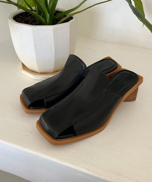 CAPRICIEUX LE'MAGE（カプリシューレマージュ）の「スクエア三角ヒールミュール（サンダル・レディース・アイボリー/ブラック・M/L）」の11枚目の写真