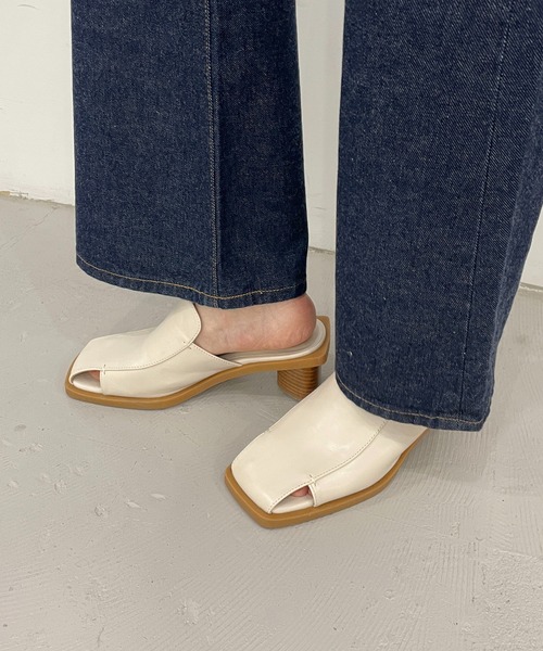 CAPRICIEUX LE'MAGE（カプリシューレマージュ）の「スクエア三角ヒールミュール（サンダル・レディース・アイボリー/ブラック・M/L）」の19枚目の写真