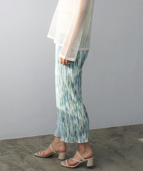 GeeRA(ジーラ)の「ミニプリーツプリントタイトロングスカート(スカート・レディース・オレンジ/グリーン・MEDIUM)」の4枚目の写真