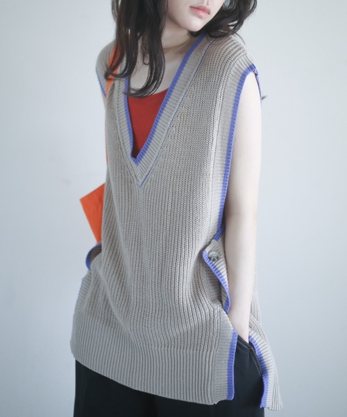 spoon store(スプーンストア)の「配色ラインサイドボタンニットベスト(ベスト・レディース・ベージュ/グリーン/アイボリー・フリー)」の2枚目の写真