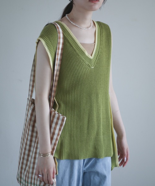 spoon store(スプーンストア)の「配色ラインサイドボタンニットベスト(ベスト・レディース・ベージュ/グリーン/アイボリー・フリー)」の3枚目の写真