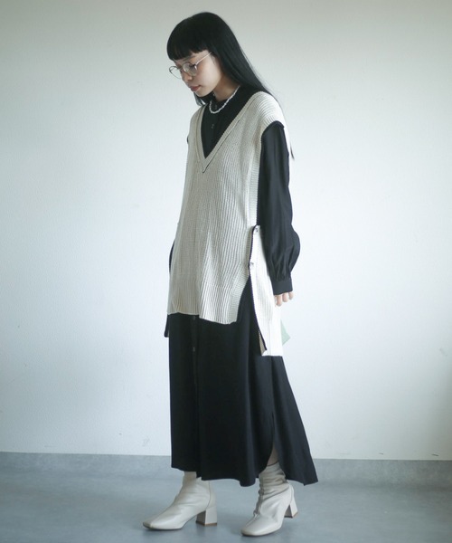 spoon store(スプーンストア)の「配色ラインサイドボタンニットベスト(ベスト・レディース・ベージュ/グリーン/アイボリー・フリー)」の11枚目の写真