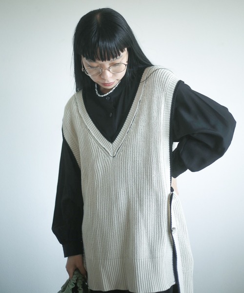 spoon store(スプーンストア)の「配色ラインサイドボタンニットベスト(ベスト・レディース・ベージュ/グリーン/アイボリー・フリー)」の8枚目の写真