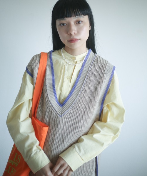 spoon store(スプーンストア)の「配色ラインサイドボタンニットベスト(ベスト・レディース・ベージュ/グリーン/アイボリー・フリー)」の15枚目の写真