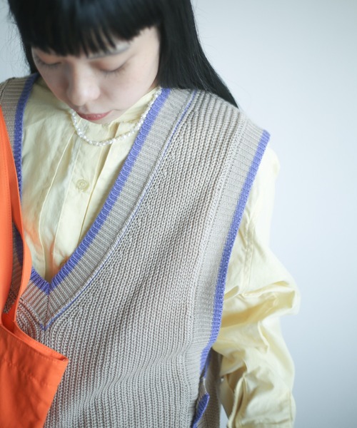 spoon store(スプーンストア)の「配色ラインサイドボタンニットベスト(ベスト・レディース・ベージュ/グリーン/アイボリー・フリー)」の17枚目の写真