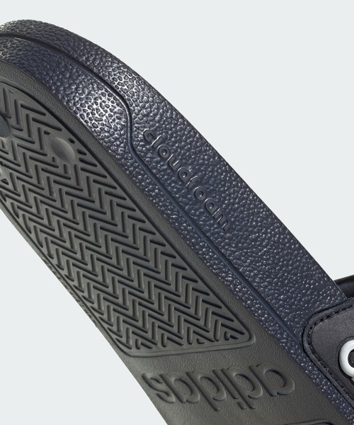adidas(アディダス)の「アディレッタ シャワー サンダル / Adilette Shower Slides / アディダス(サンダル・メンズ・ホワイト×ブラック/ブラック×ホワイト/ネイビー×ホワイト/ブラック×ブラック・23.5cm/24.5cm/25.5cm/26.5cm/27.5cm/28.5cm/22.5cm/29.5cm/30.5cm)」の18枚目の写真