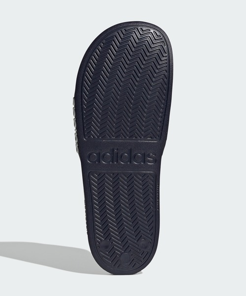 adidas(アディダス)の「アディレッタ シャワー サンダル / Adilette Shower Slides / アディダス(サンダル・メンズ・ホワイト×ブラック/ブラック×ホワイト/ネイビー×ホワイト/ブラック×ブラック・23.5cm/24.5cm/25.5cm/26.5cm/27.5cm/28.5cm/22.5cm/29.5cm/30.5cm)」の16枚目の写真