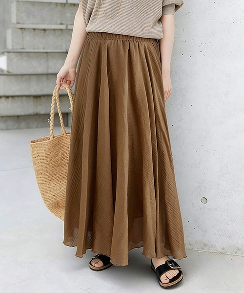 Doux Belle（ドゥーベル）の「ドレープを楽しむフレアロングスカート（スカート・レディース・ホワイト/ライトグレー/ライトブルー/ブラック/パープル/ネイビー/ブラウン/サックスブルー/グリーン/アクア/イエロー/グレイッシュブルー/ブルー/ラベンダー/ライトグリーン/セージグリーン/サーモンピンク/ライトピンク/オートミール/ベージュ/Brick/ダークグレー/イエローゴールド/オレンジ/レッドパープル/ダークブルー/プラム/ダークブラウン/レッド/ワインレッド/ダークパープル/グレイッシュベージュ/カーキ/ブルーグリーン/スモークピンク/ダークグリーン/ローズ/マジェンタ・MEDIUM/LARGE）」の5枚目の写真