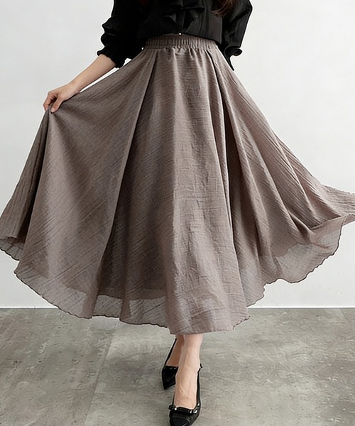 Doux Belle（ドゥーベル）の「ドレープを楽しむフレアロングスカート（スカート・レディース・ホワイト/ライトグレー/ライトブルー/ブラック/パープル/ネイビー/ブラウン/サックスブルー/グリーン/アクア/イエロー/グレイッシュブルー/ブルー/ラベンダー/ライトグリーン/セージグリーン/サーモンピンク/ライトピンク/オートミール/ベージュ/Brick/ダークグレー/イエローゴールド/オレンジ/レッドパープル/ダークブルー/プラム/ダークブラウン/レッド/ワインレッド/ダークパープル/グレイッシュベージュ/カーキ/ブルーグリーン/スモークピンク/ダークグリーン/ローズ/マジェンタ・MEDIUM/LARGE）」の9枚目の写真