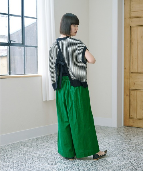 manana suerte（マニャーナスエルテ）の「バックリボンストライプニット（ベスト・レディース・ブラック/レッド/グリーン・FREE）」の6枚目の写真