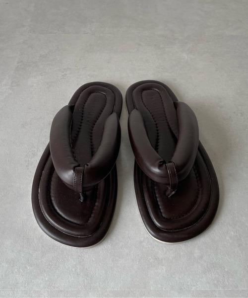 y/m by misato（イムバイミサト）の「トングフラットサンダル（サンダル・レディース・ブラウン/オフホワイト・MEDIUM/LARGE/SMALL）」の10枚目の写真