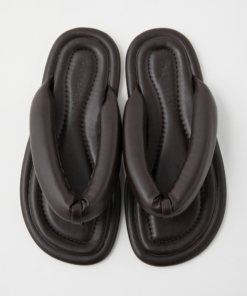 y/m by misato（イムバイミサト）の「トングフラットサンダル（サンダル・レディース・ブラウン/オフホワイト・MEDIUM/LARGE/SMALL）」の7枚目の写真