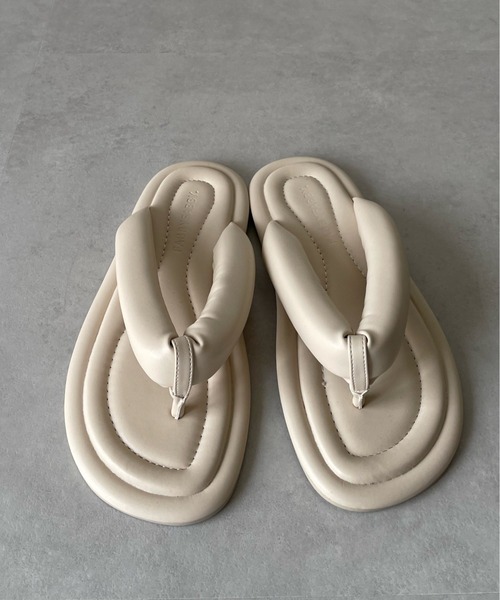 y/m by misato（イムバイミサト）の「トングフラットサンダル（サンダル・レディース・ブラウン/オフホワイト・MEDIUM/LARGE/SMALL）」の17枚目の写真