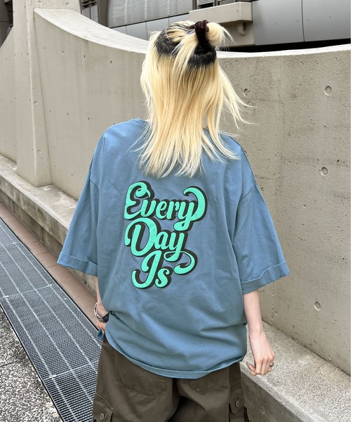 PairPair(ペアペア)の「ロールアップ発泡プリントTEE(ユニセックス)(Tシャツ/カットソー・メンズ・チャコールグレー/オフホワイト/グレイッシュブルー・MEDIUM/LARGE)」の3枚目の写真
